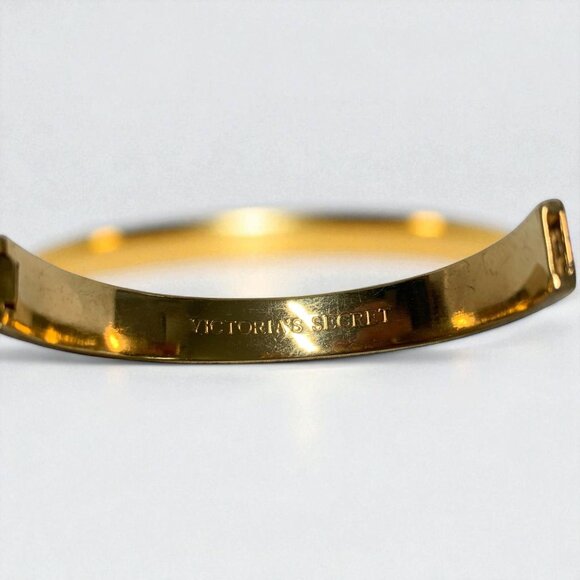 Victoria's Secret Hinged Gold Bangle With Green Botanical Design 2.5" Diameter - Picture 3 of 6